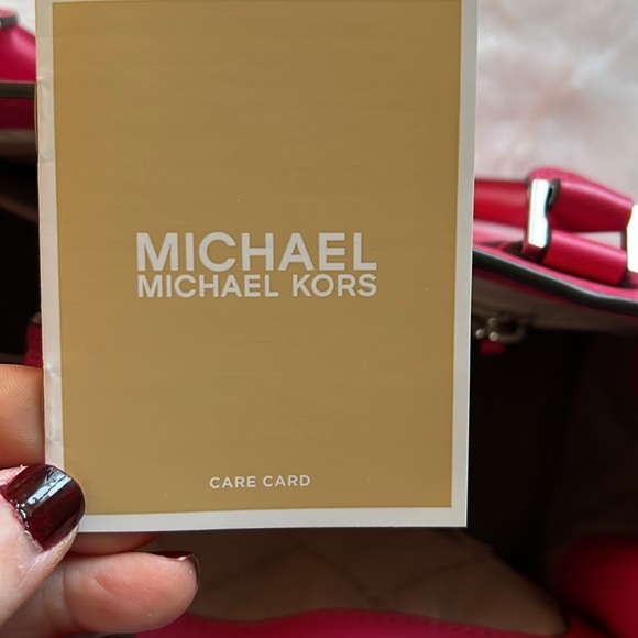 MICHAEL KORS Solid Fuchsia Pink Medium Size Handbag w/ shoulder straps, EUC. - Picture 8 of 11